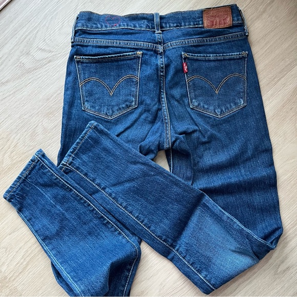 Levi's Women's Skinny Jeans in Dark Blue Denim - Picture 2 of 5